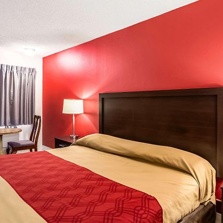 Econo Lodge East Staunton Exterior photo