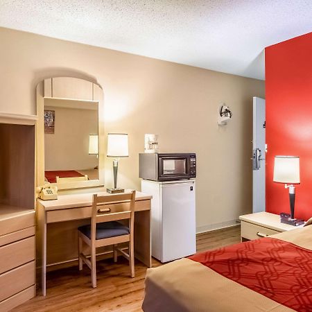 Econo Lodge East Staunton Exterior photo
