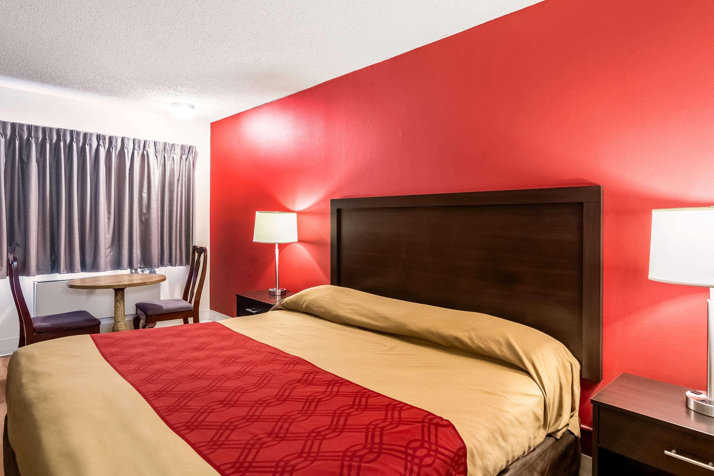 Econo Lodge East Staunton Exterior photo