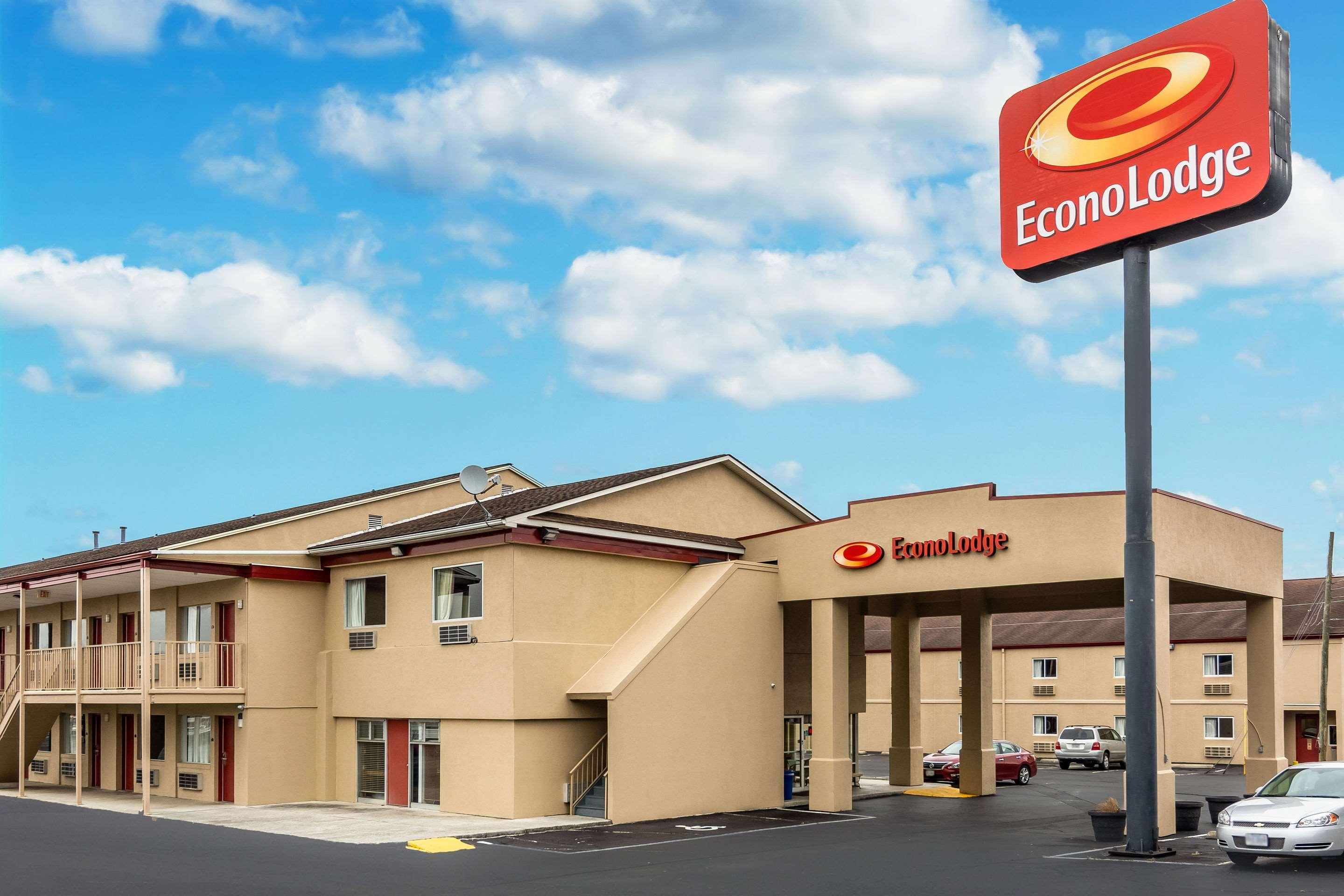 Econo Lodge East Staunton Exterior photo