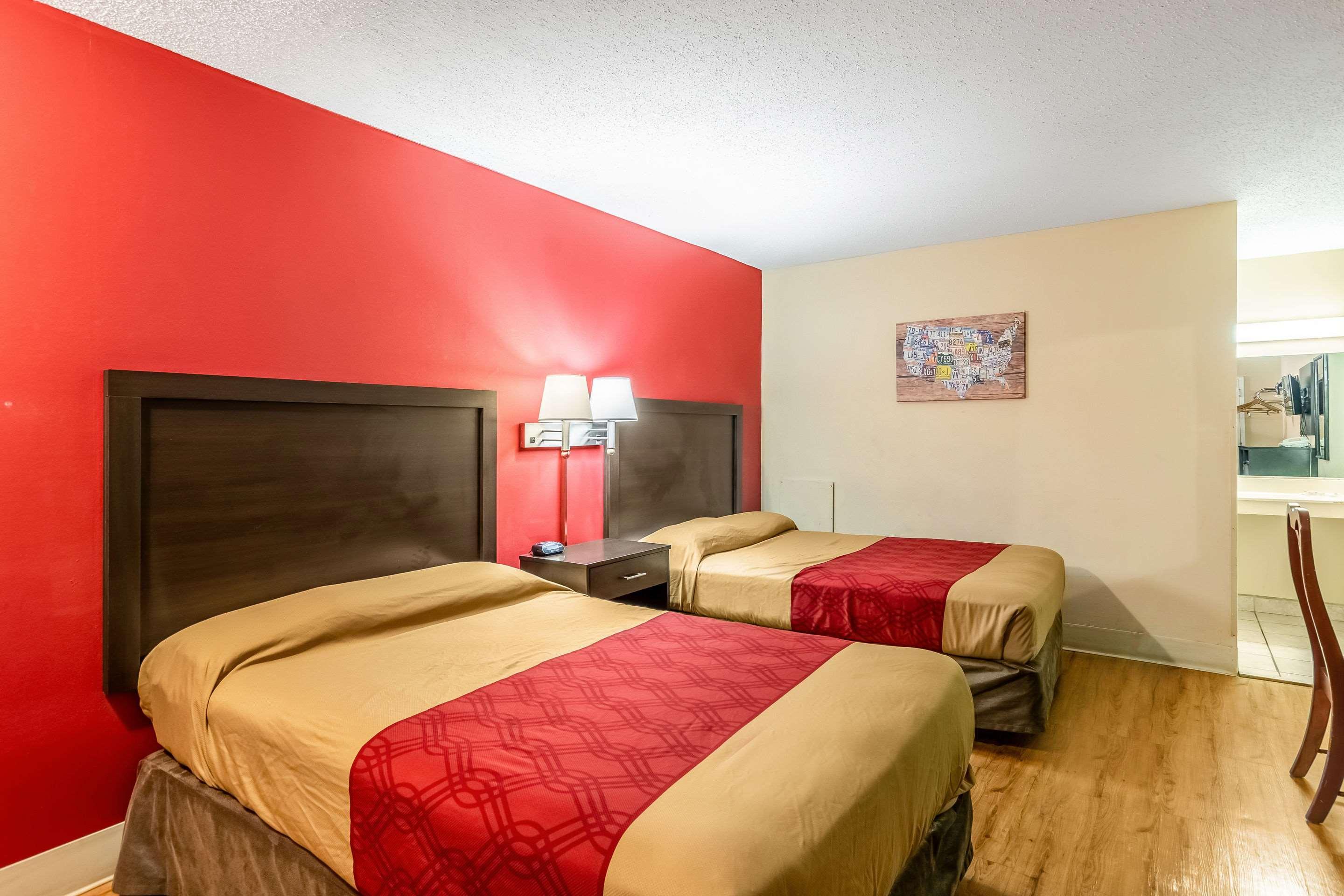 Econo Lodge East Staunton Exterior photo