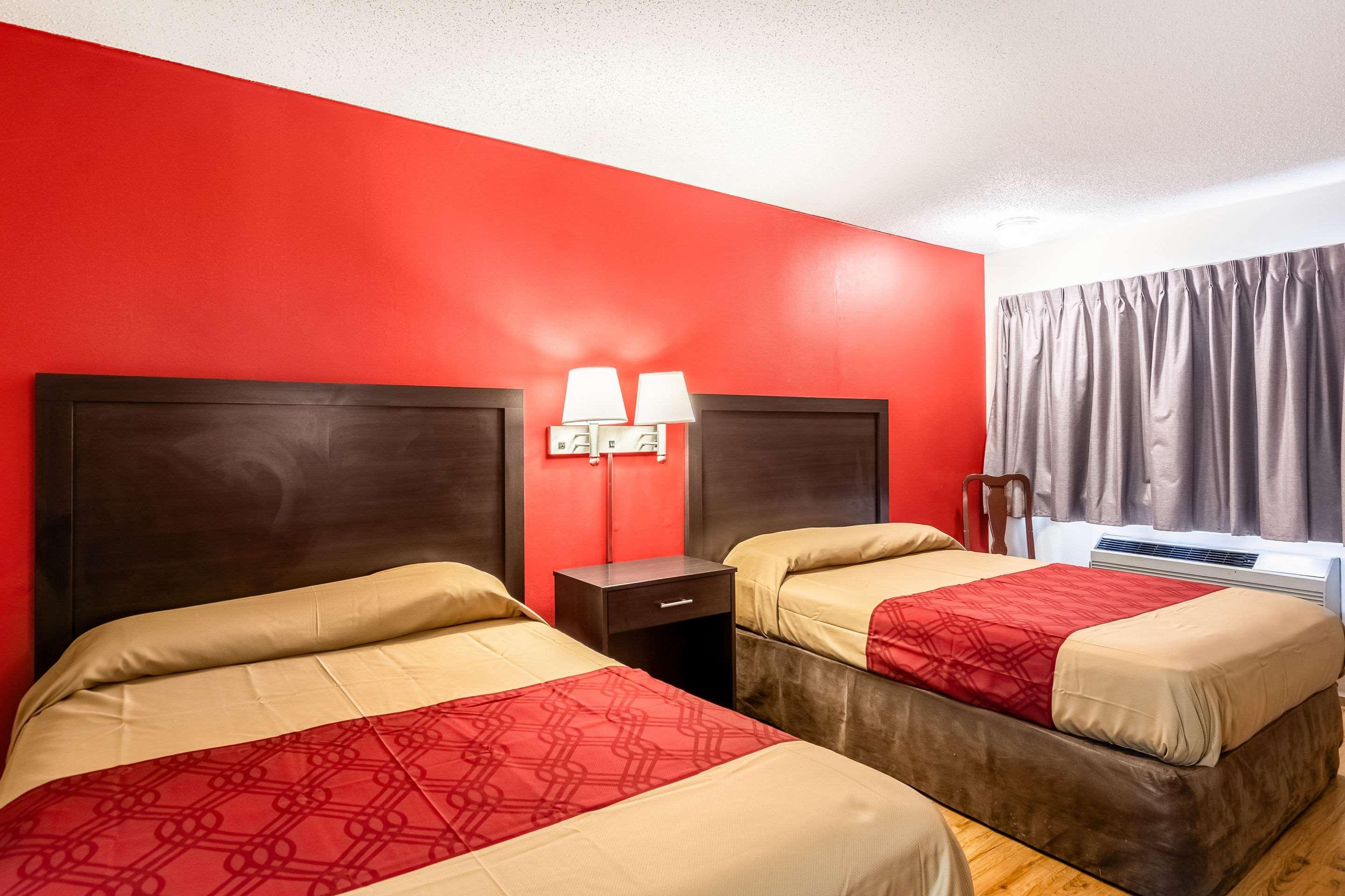 Econo Lodge East Staunton Exterior photo