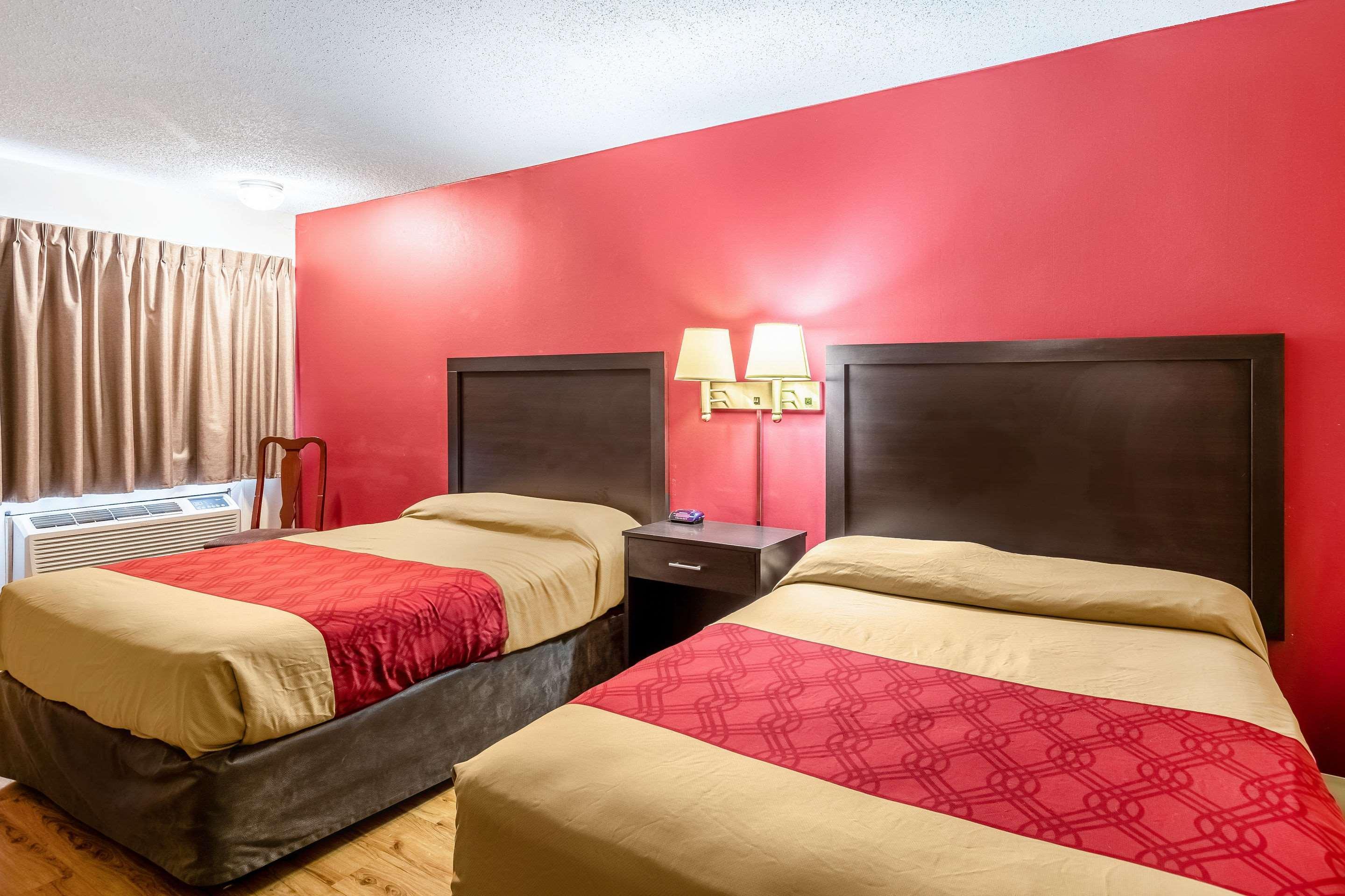 Econo Lodge East Staunton Exterior photo