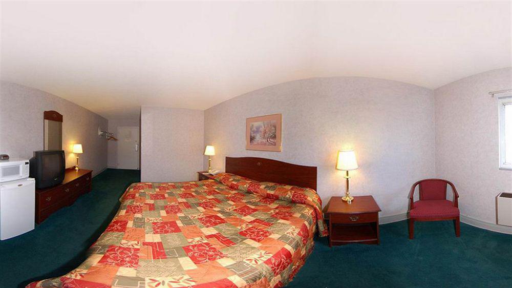 Econo Lodge East Staunton Exterior photo